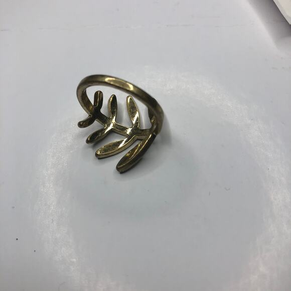 Ring Fashion Jewelry Statement Piece Large Leaf Gold Tone Size 7.5 - Picture 3 of 6